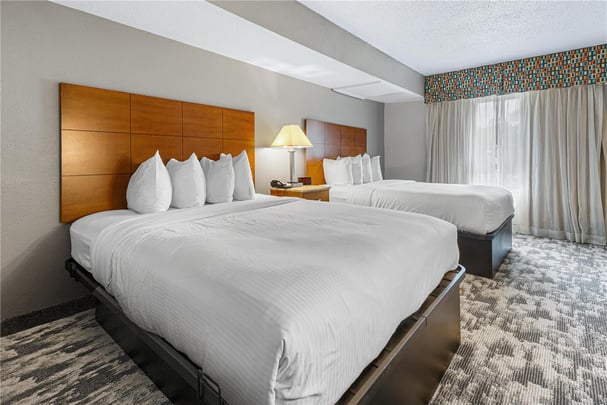 1 King & Double Queen Guest Room