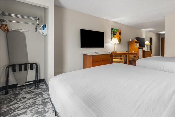 1 King & Double Queen Guest Room