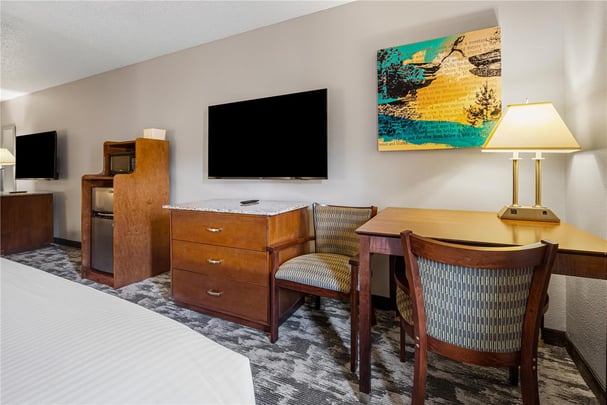 1 King & Double Queen