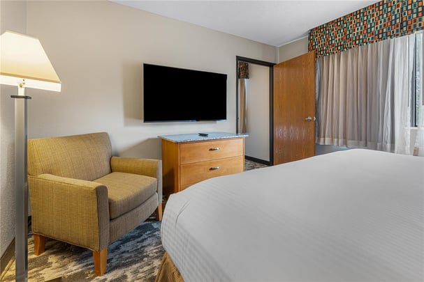 1 King & Double Queen