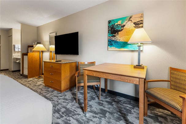 1 King & Double Queen