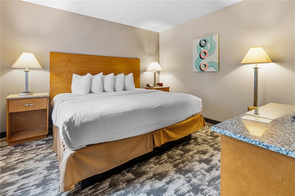 1 King & Double Queen