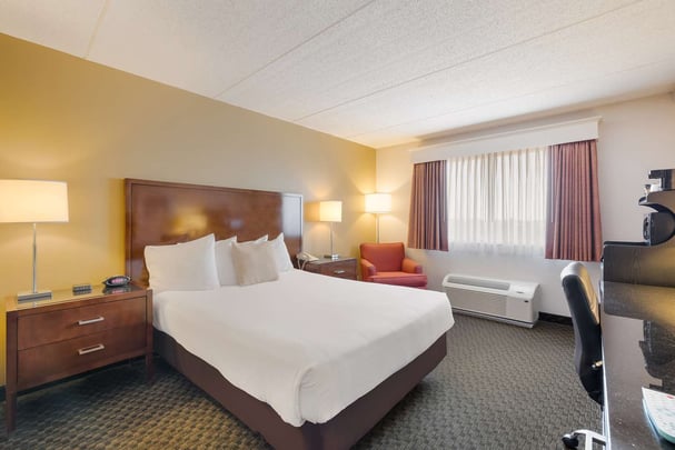 Queen View & Double Kitchenette