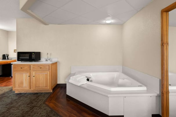 King Whirlpool Fireplace