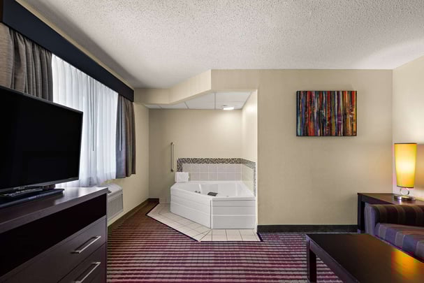 King Whirlpool Suite