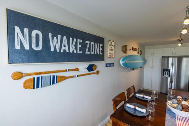 Apartment with King Bed and Kitchen