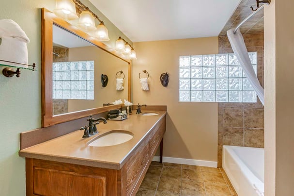 SNKQQDDE -- Bathroom