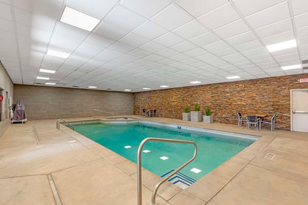 Indoor Pool / Hot Tub