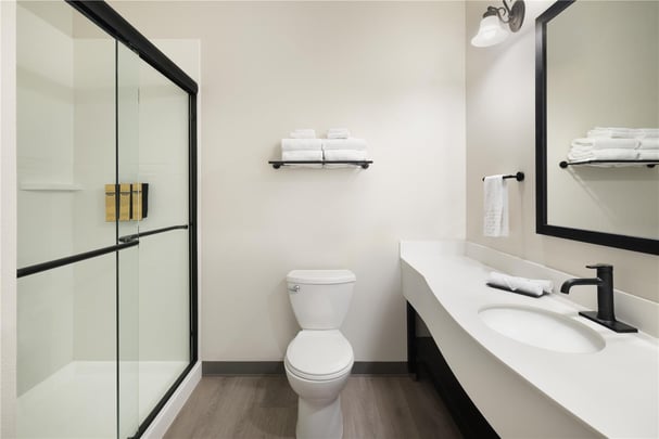 1 King Bed - Shower Only