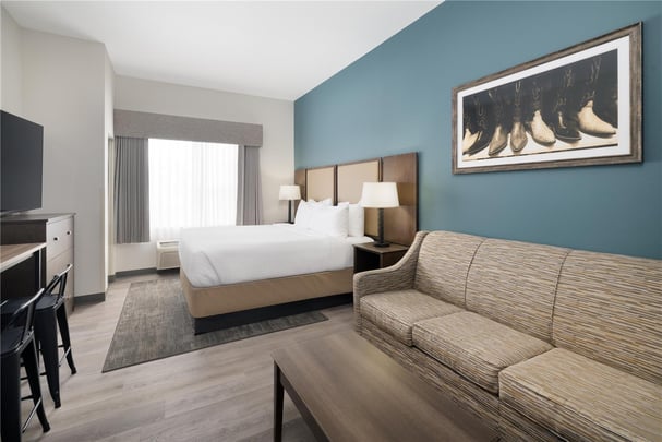 1 King Bed - Large Room