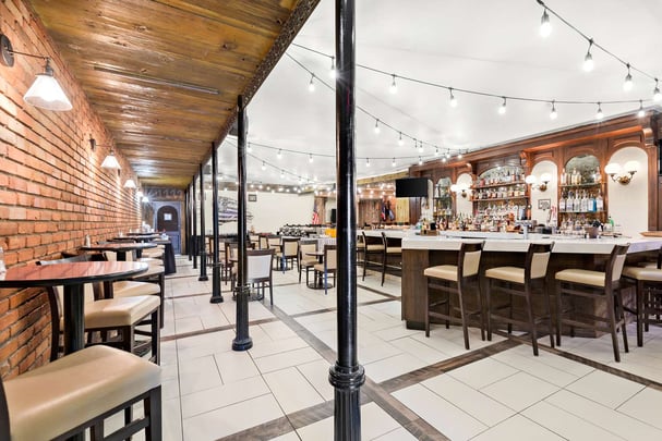 Boston's Restaurant & Sports Bar -- Onsite Restaurant