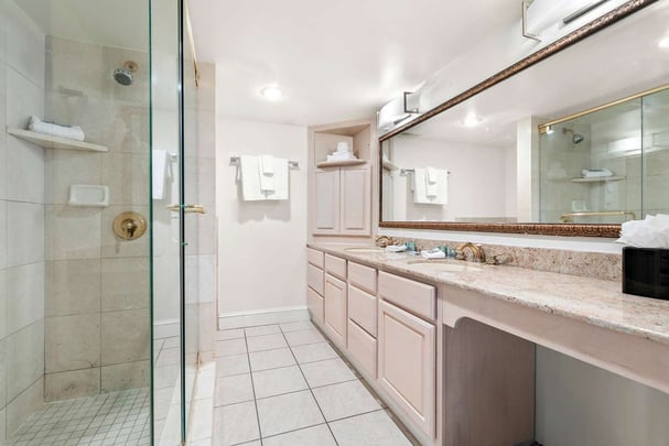 Whirlpool King - Bathroom