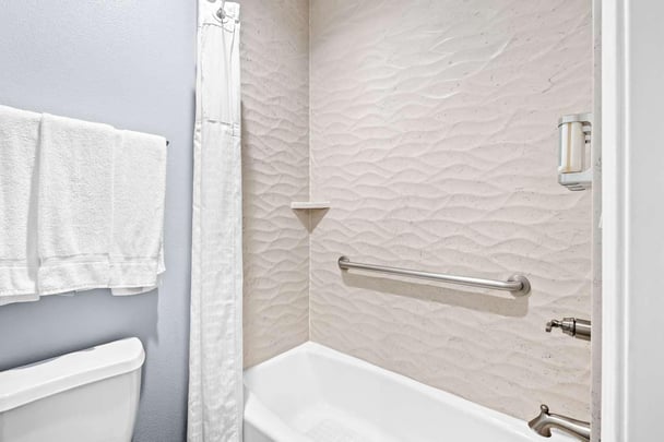 Double Queen Bathroom