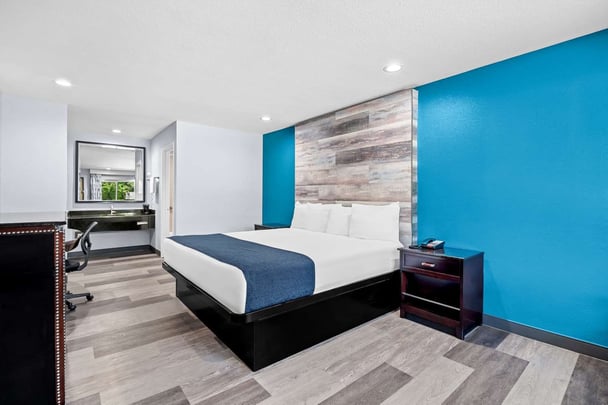 Suite with King and 2 Queen Beds