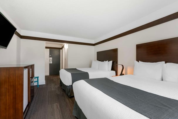 Double Queen Guestroom