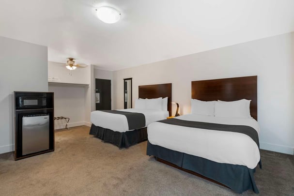 Double Queen Guestroom