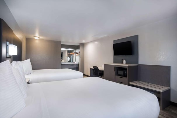 Double Queen Guestroom