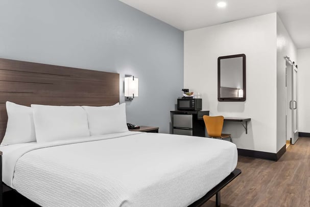 Accessible Queen Guestroom