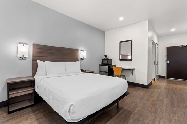 Accessible Queen Guestroom