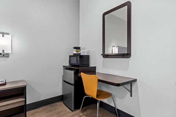 Accessible Queen Guestroom