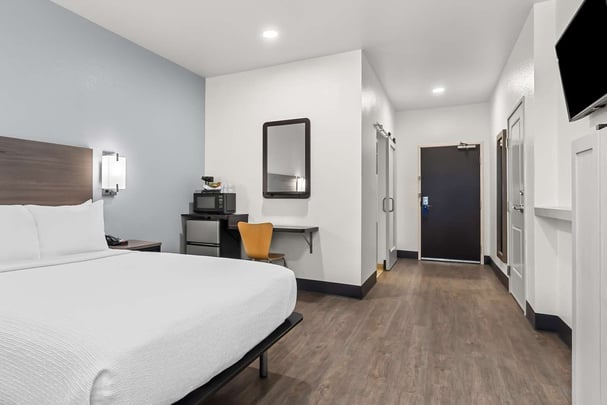 Accessible Queen Guestroom