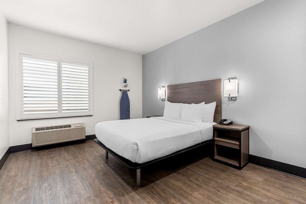 Accessible Queen Guestroom