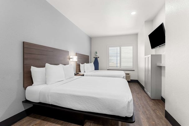 Double Queen Guestroom