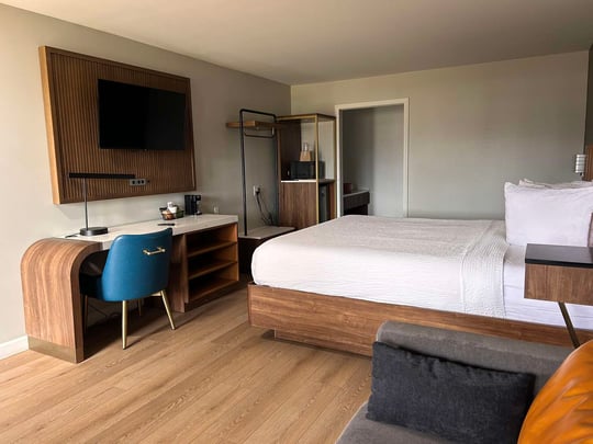 King Guestroom with Sofabed