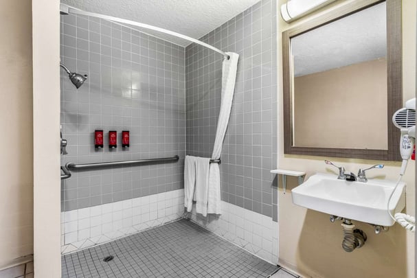 SureStay Albuquerque NE ADAKingwShower