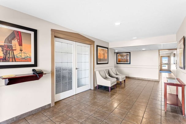 SureStay Bassano AB Lobby