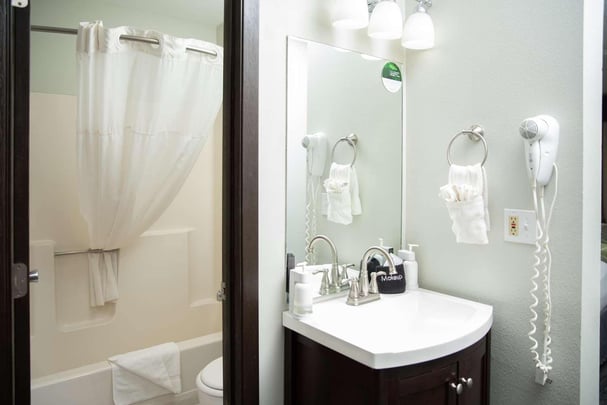 Double Queen Bathroom