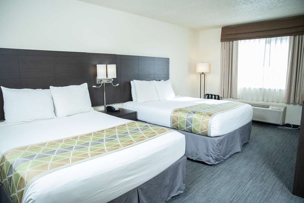 Suite with 3 Queen Beds