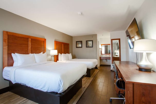 Double Queen Guestroom