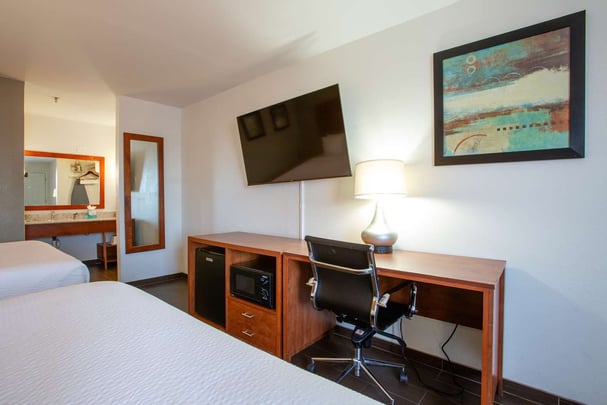 Double Queen Guestroom