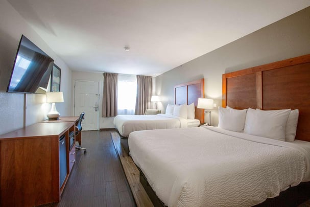 Double Queen Guestroom