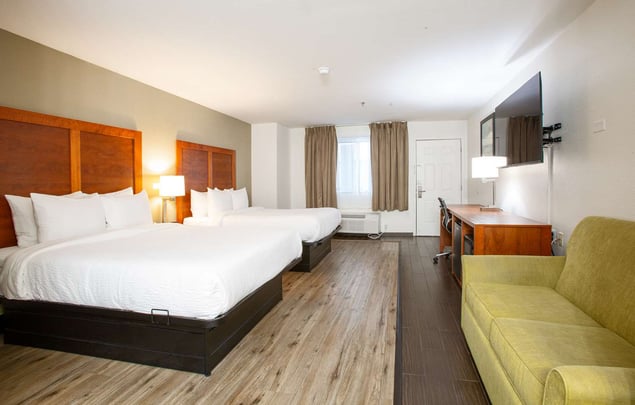 Double Queen with Sofabed