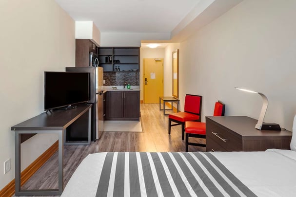 Single with Full Kitchen