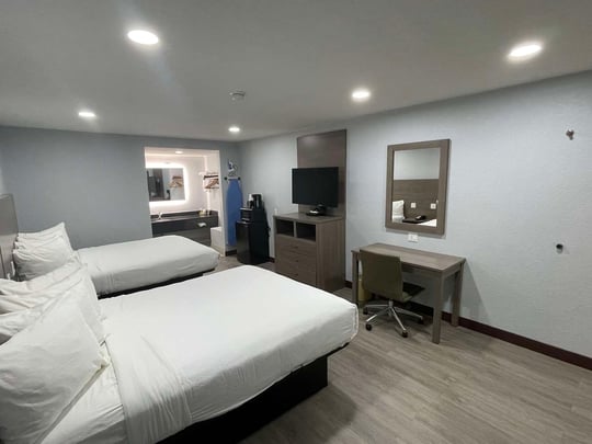 Double Queen Guestroom
