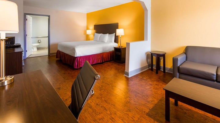 Suite King Mobility Accessible