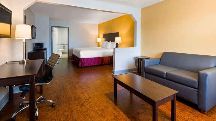 Suite King Mobility Accessible