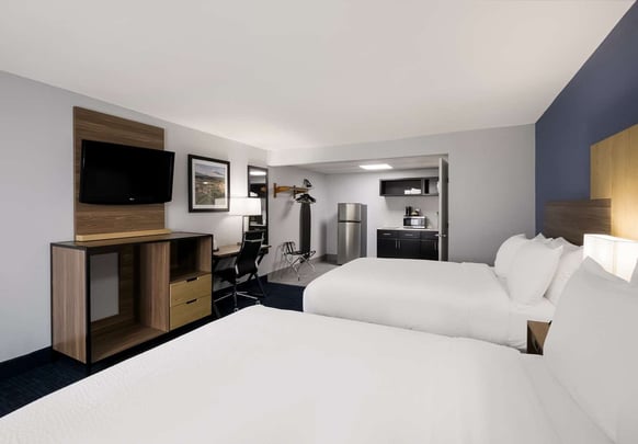 Queen Suite with Kitchenette