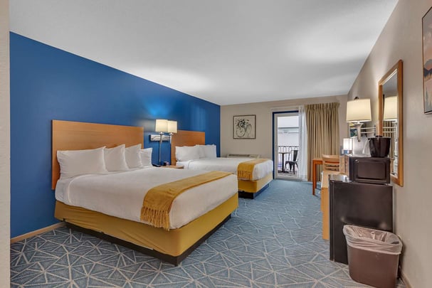 Double Queen Poolview