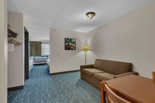 Double Queen Living Area