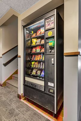 Snacks vending machine