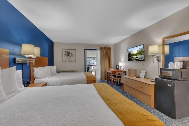 Double Queen Poolview