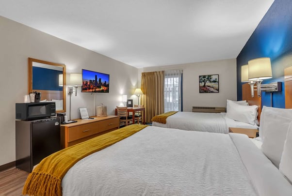 DOUBLE QUEEN POOLSIDE