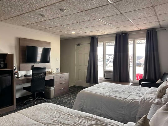 Double Queen Guestroom