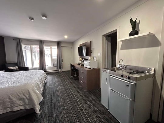 King with Kitchenette