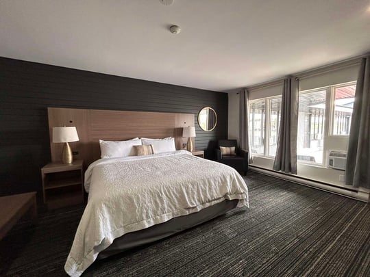 King with Kitchenette