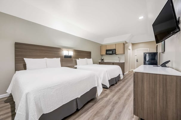 Double Queen Guestroom